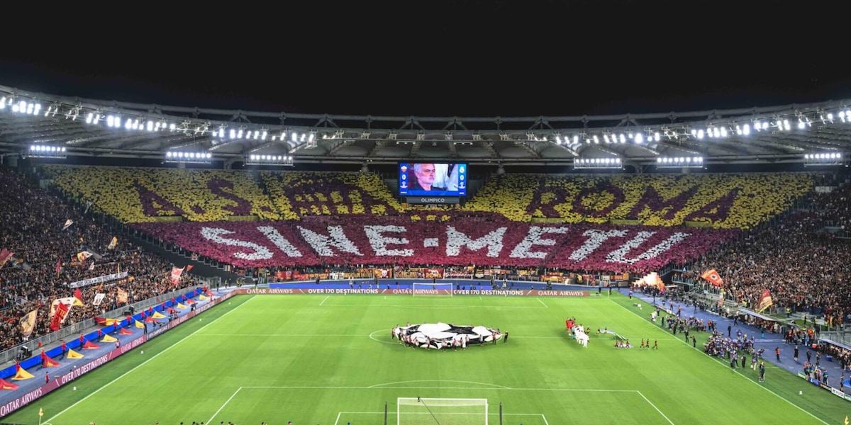 La spettacolare coreografia giallorossa e la concentrazione di Mourinho: gli attimi prima di Roma-Real Madrid