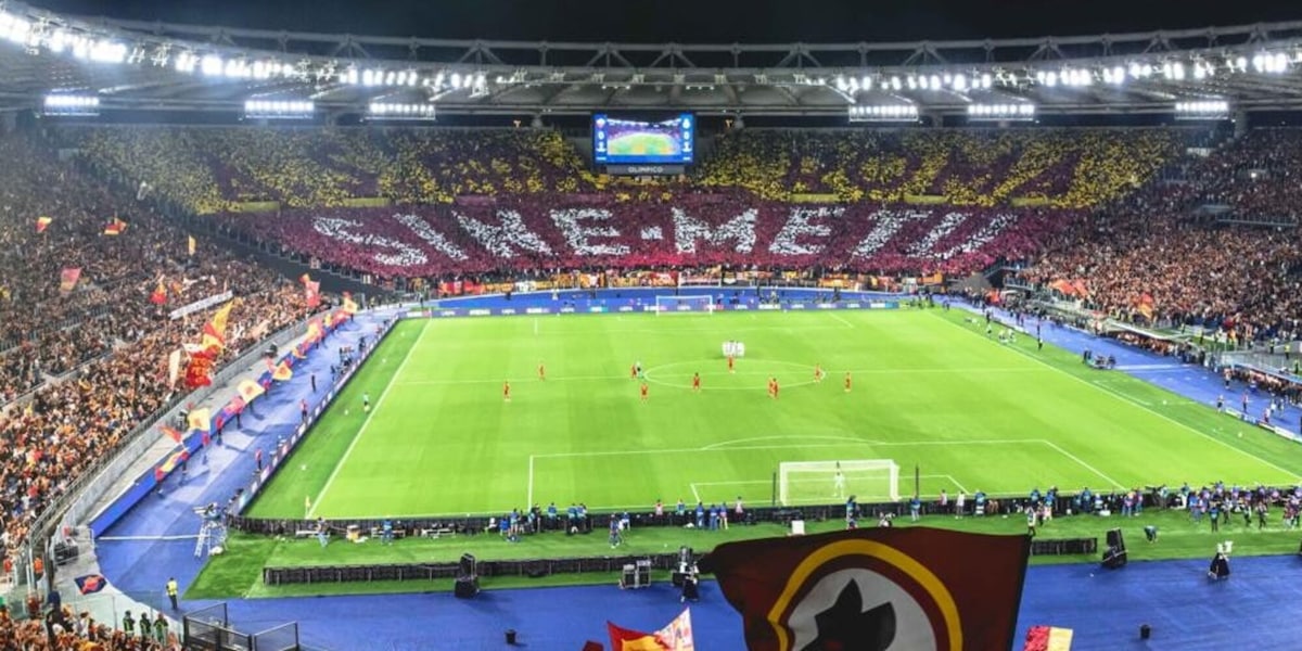 La spettacolare coreografia giallorossa e la concentrazione di Mourinho: gli attimi prima di Roma-Real Madrid FOTO