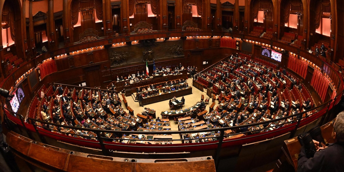 Ok dalla Camera alle due risoluzioni di maggioranza