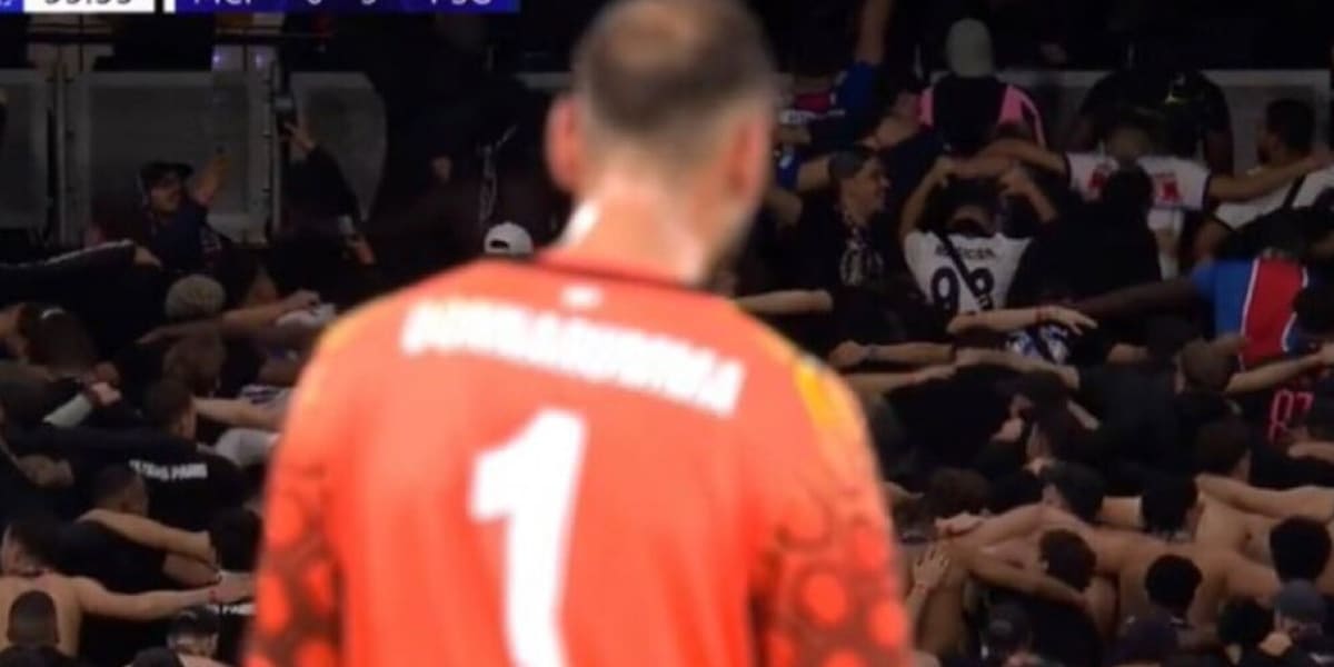I tifosi del Psg di spalle: cosa significa il duro sfottò a Donnarumma e al Manchester City
