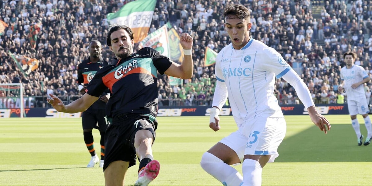 LIVE Venezia-Napoli: Giovane ci prova con il mancino che finisce fuori di poco