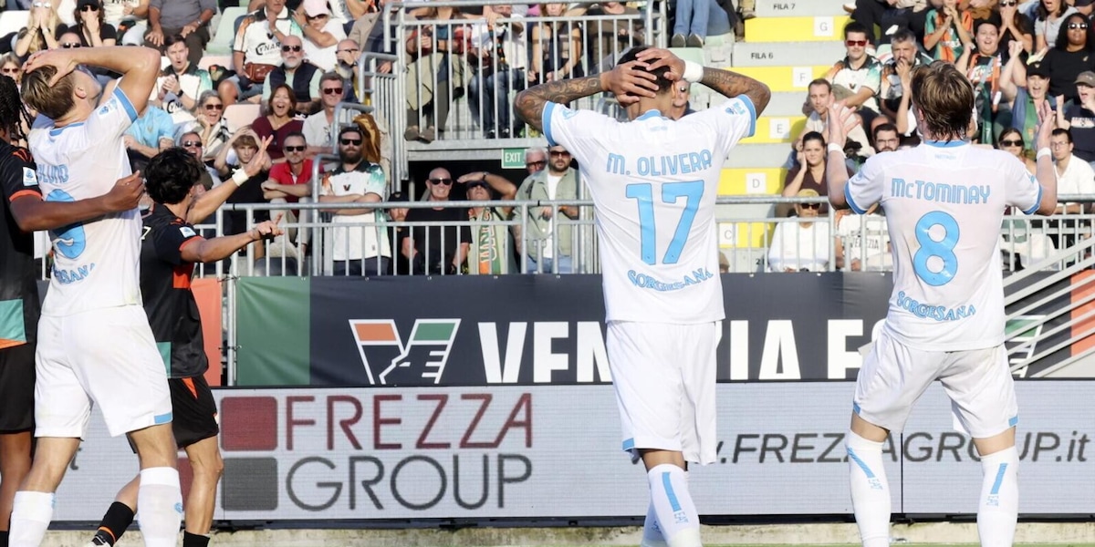 Buio Napoli, un'altra sconfitta: De Bruyne sbaglia, Adams e Stankovic firmano l'impresa del Venezia