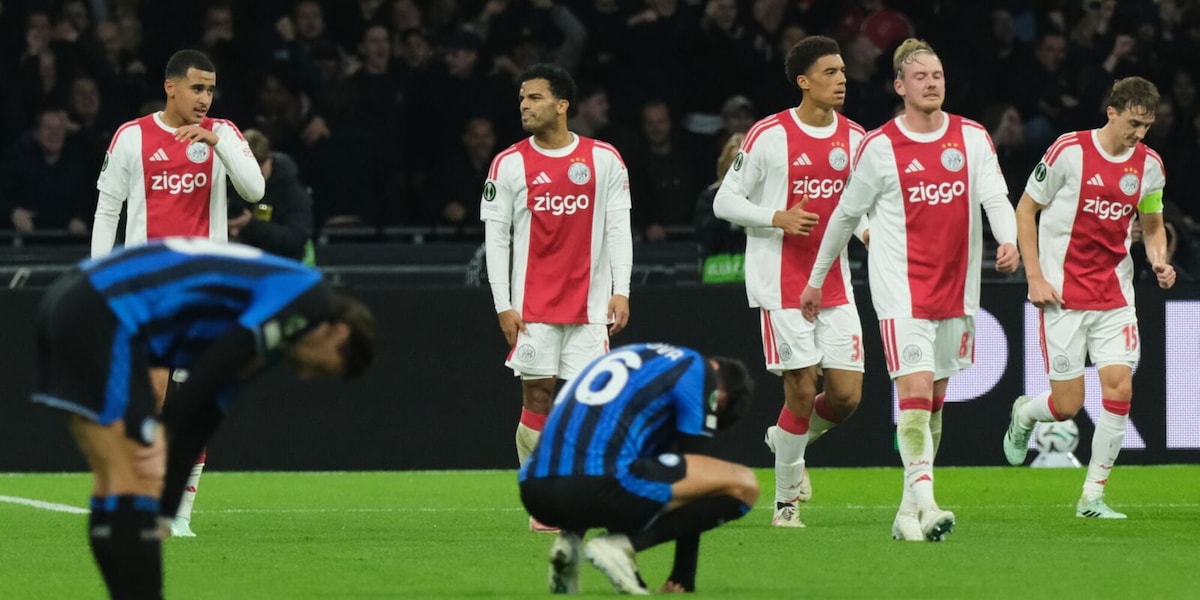 Atalanta piegata nel finale ad Amsterdam: l'Ajax vince 2-0, primo ko in Conference League per Sarri