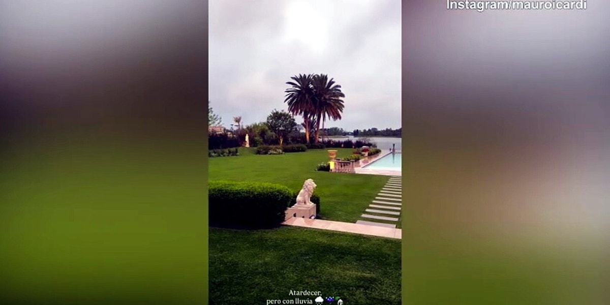 Icardi si rilassa a casa guardando la pioggia