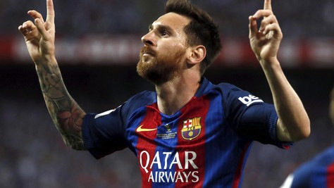 Barcellona, Messi dribbla il carcere