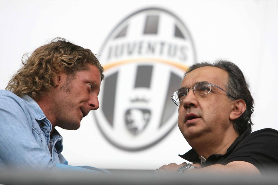 Juventus con il lutto al braccio per ricordare Marchionne Juventus con il lutto al braccio per ricordare Marchionne