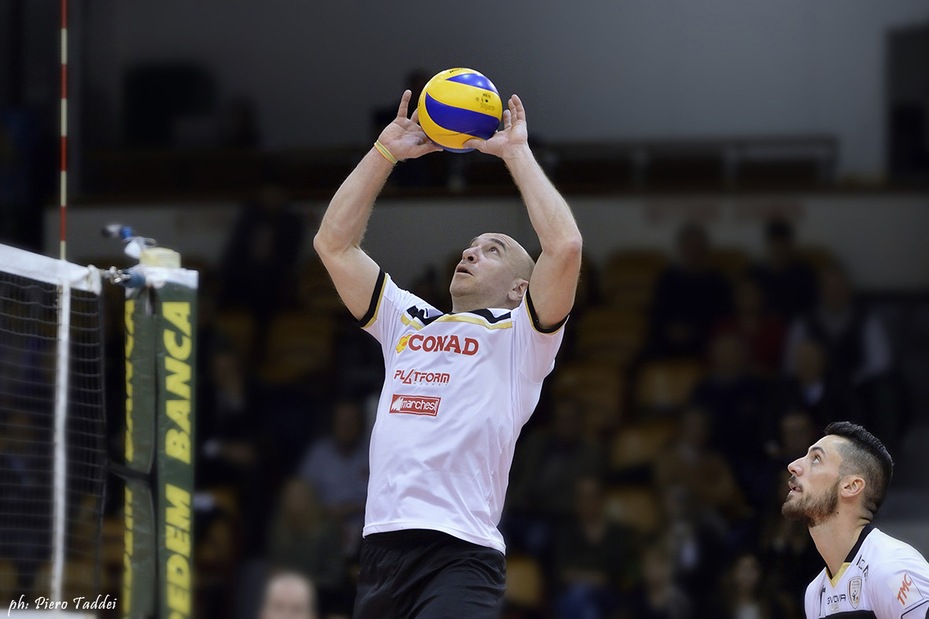 Marco Fabroni in cabina di regia di Castellana Grotte