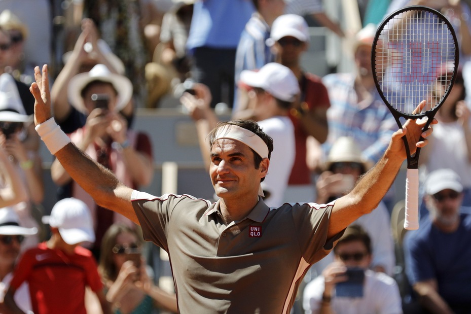 Federer, avanti tutta: è ai quarti del Roland Garros Federer, avanti tutta: è ai quarti del Roland Garros