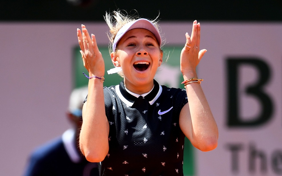 Halep eliminata dal Roland Garros: Anisimova-Barty in semifinale