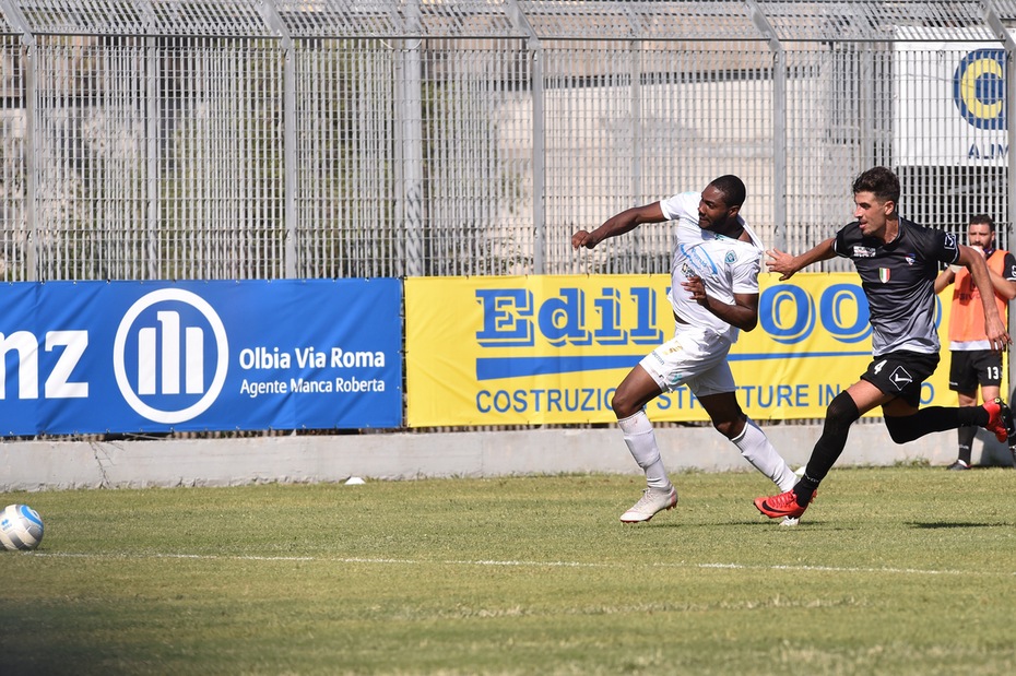 Cagliari, ufficiale: Ceter in prestito al Chievo