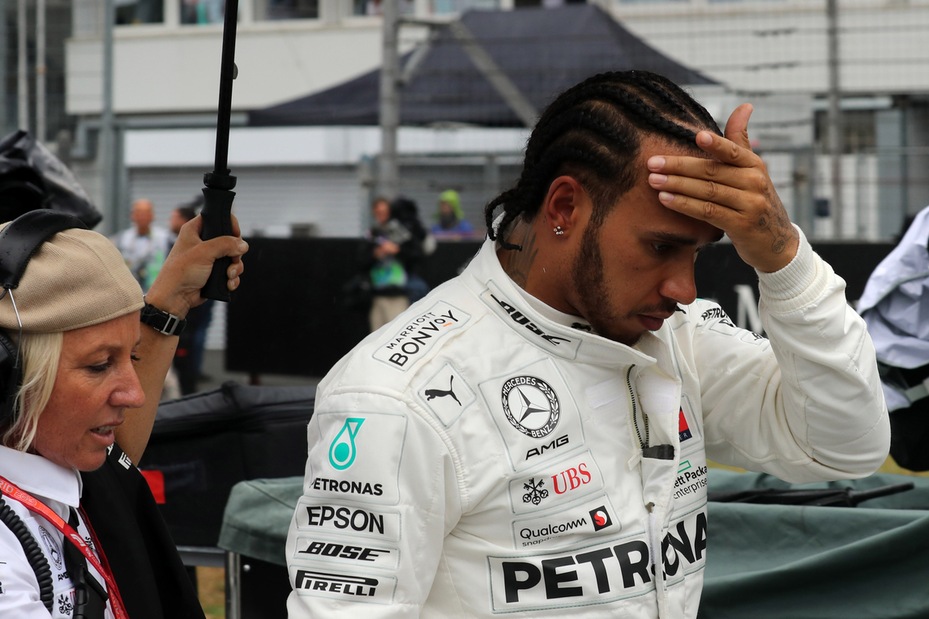 Hamilton, che batosta: "Weekend disastroso"