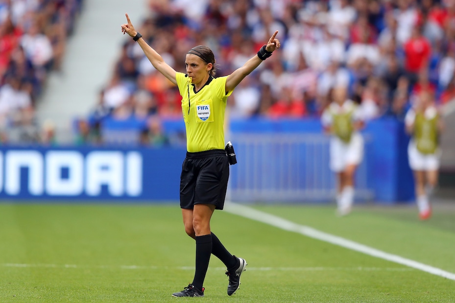 Supercoppa europea, rivoluzione Uefa: dirige arbitro donna