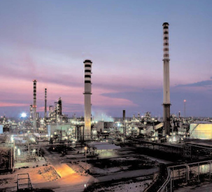 Pavia, esplosione a una raffineria Eni