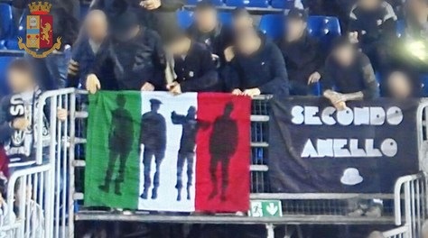 Juve, espongono il simbolo dei Drughi a Brescia: cinque tifosi multati