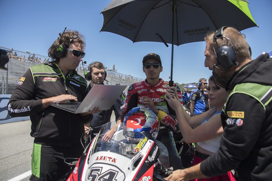 SuperBike: in Francia vittoria show di Razgatlioglu