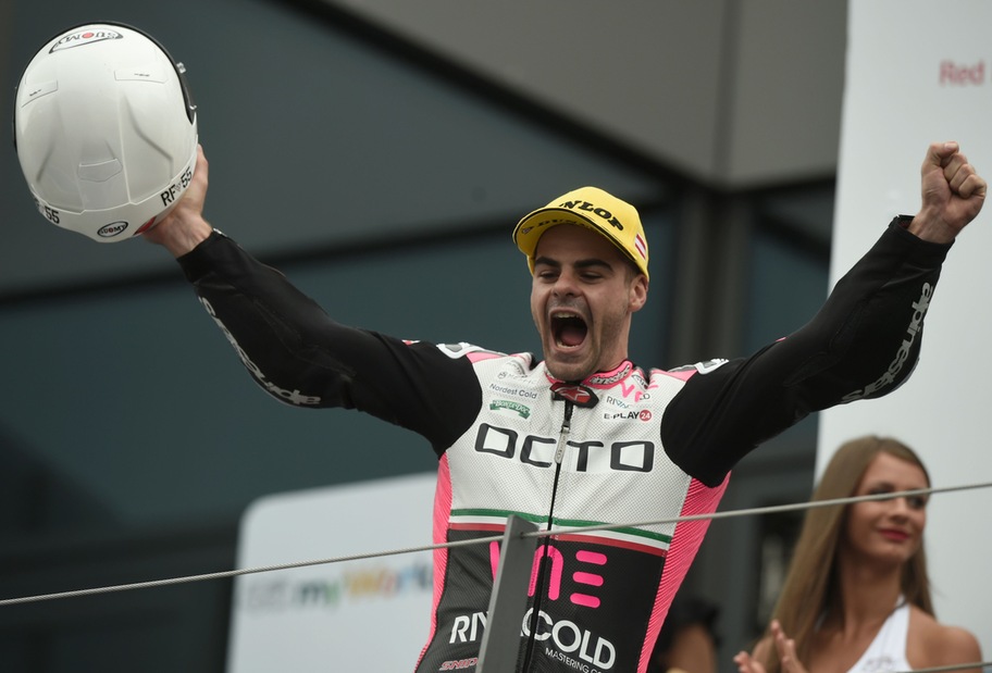 Moto3: Romano Fenati firma con Max Biaggi