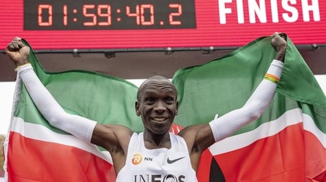Kipchoge da leggenda: a Vienna sotto le due ore
