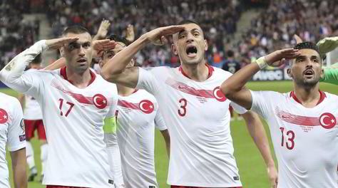 Turchia, l'Uefa apre un'indagine per il saluto militare