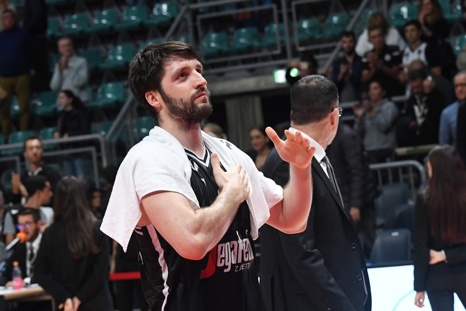 La Virtus Bologna ingrana la quinta: Varese ko