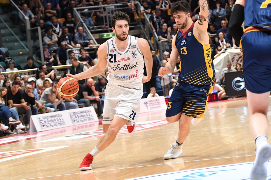 La Virtus Roma piega la Fortitudo 79-65. L'Olimpia cade, Brindisi seconda