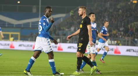 Balotelli, dito medio ai tifosi dell'Inter