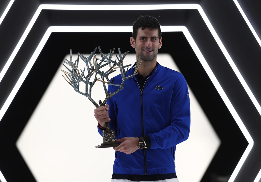Djokovic trionfa a Parigi-Bercy. Battuto Shapovalov