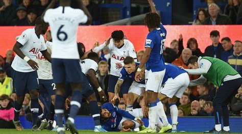 André Gomes, infortunio shock durante Everton-Tottenham