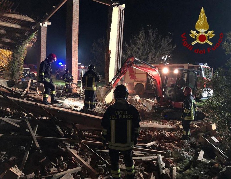 Alessandria, esplode cascina: morti tre Vigili del Fuoco