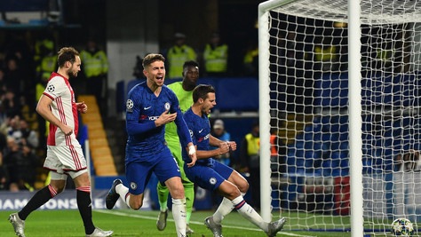 Doppio Jorginho nel 4-4 tra Chelsea e Ajax. Barcellona fermato, Liverpool ok