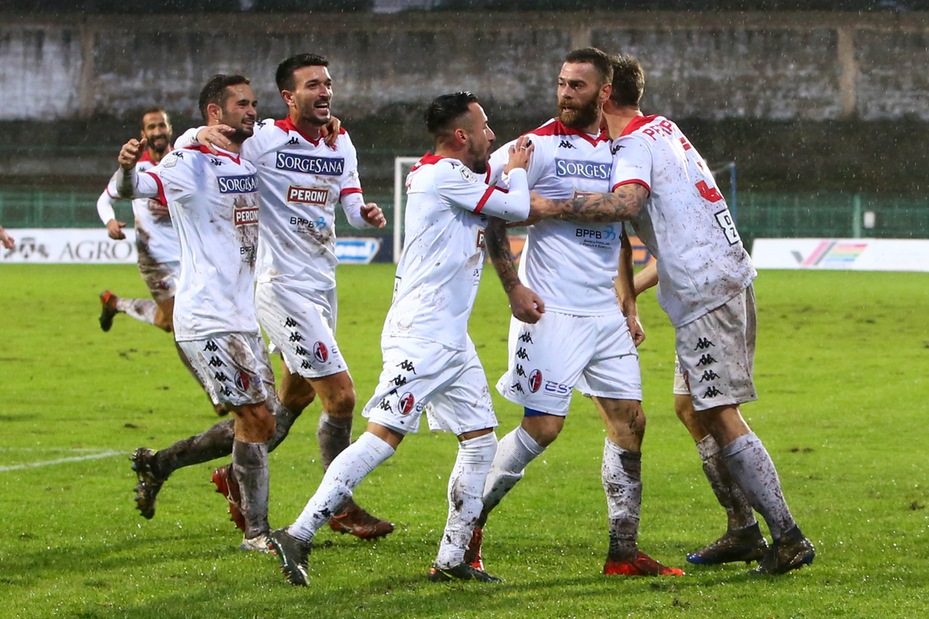 Antenucci lancia il Bari, 1-0 alla Paganese. Vittoria a tavolino per la Reggina Antenucci lancia il Bari, 1-0 alla Paganese. Vittoria a tavolino per la Reggina