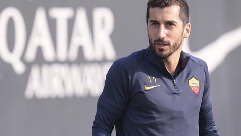 Caos Armenia, la madre di Mkhitaryan insultata: "Henrikh ancora in Nazionale? Vediamo"