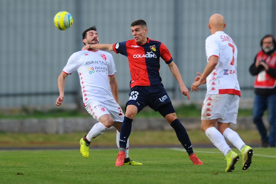 Gubbio, ecco il centrocampista Megelaitis