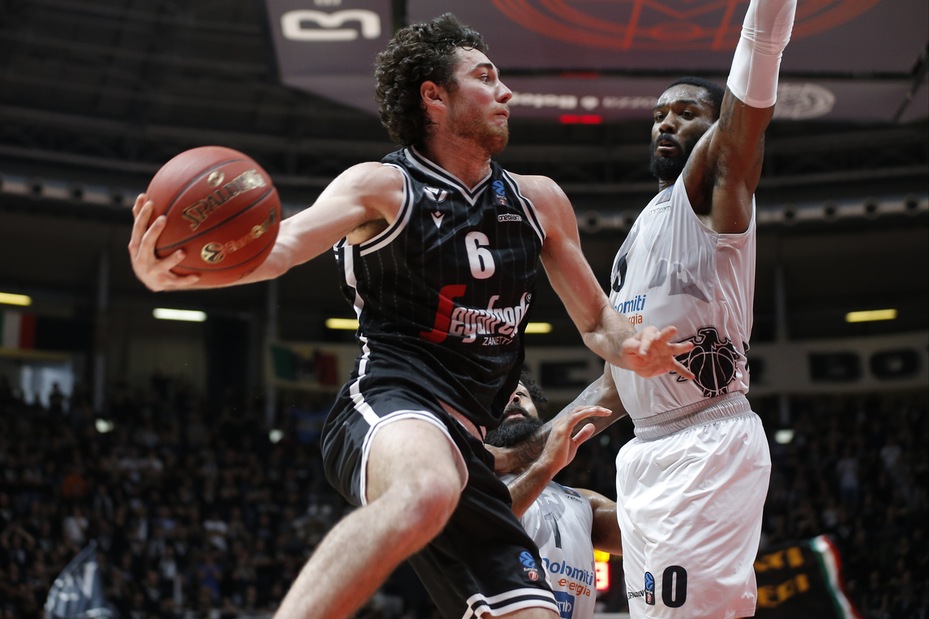 Eurocup, la Virtus Bologna vince il derby con Trento. Brescia ko con Oldenburg