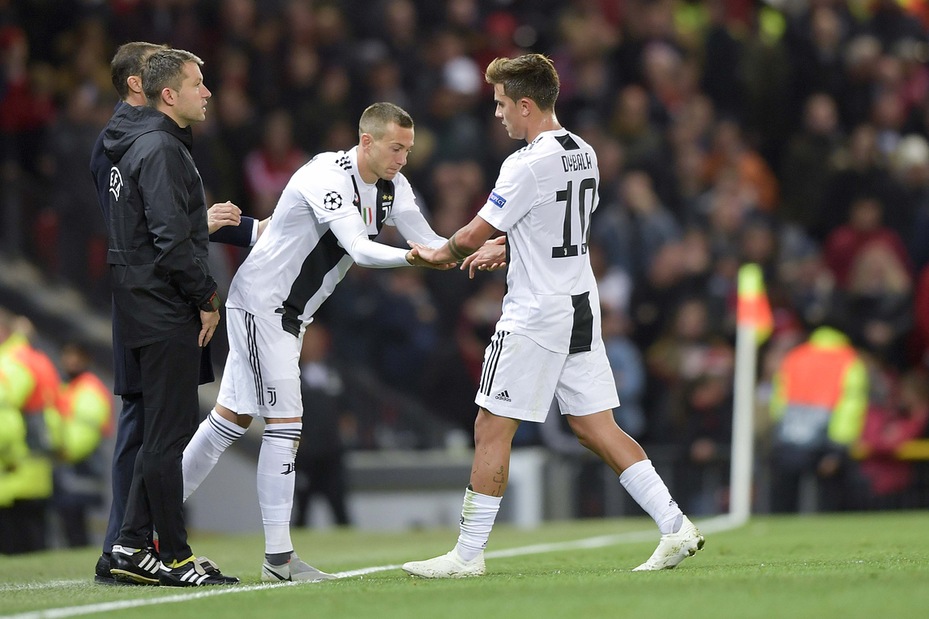 Juve, fisioterapia Bernardeschi. Personalizzato per Dybala