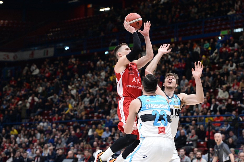 Milano batte Cremona nel finale. Successi per Brindisi e Brescia