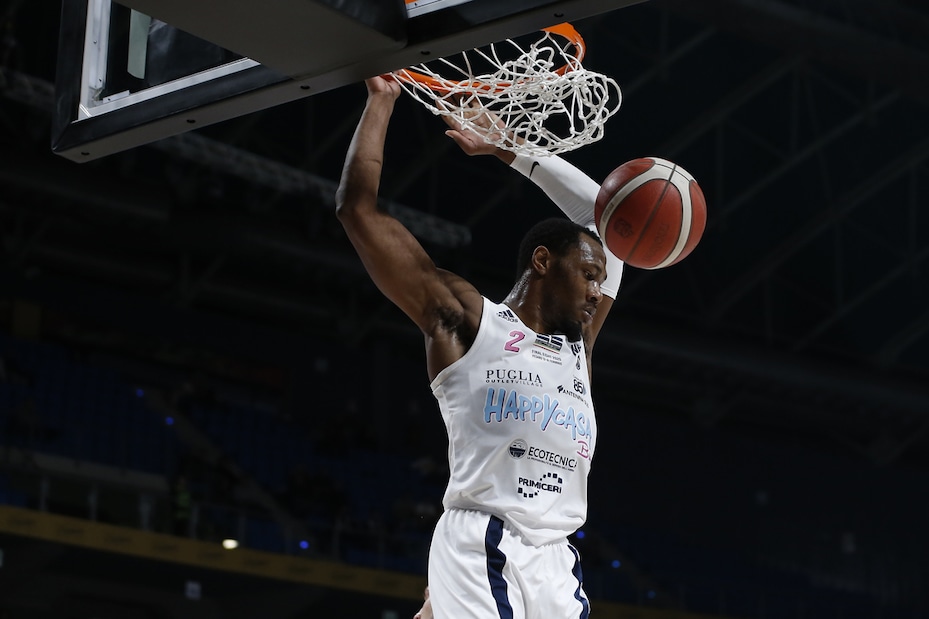 Coppa Italia, Brindisi e Fortitudo in semifinale: si arrendono Sassari e Brescia