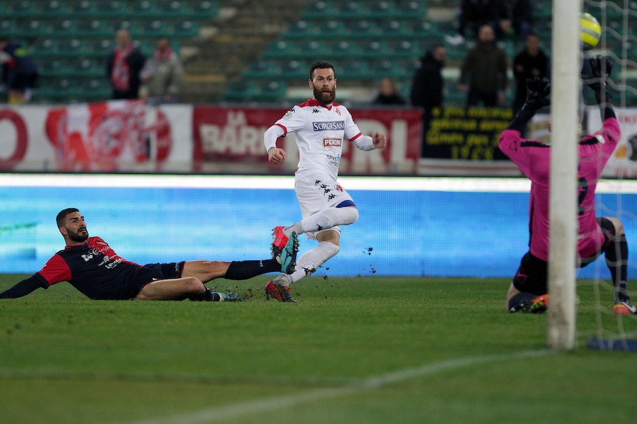 Bari, 3-0 al Picerno. La Reggina impatta 0-0 a Catania