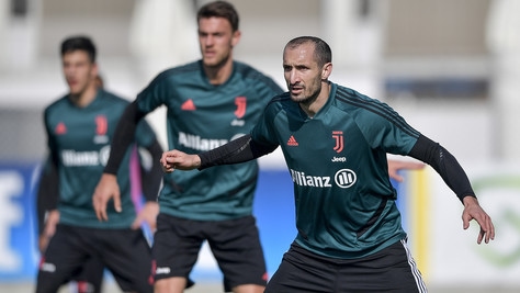 Juve-Inter, Sarri ritrova Chiellini: in gruppo