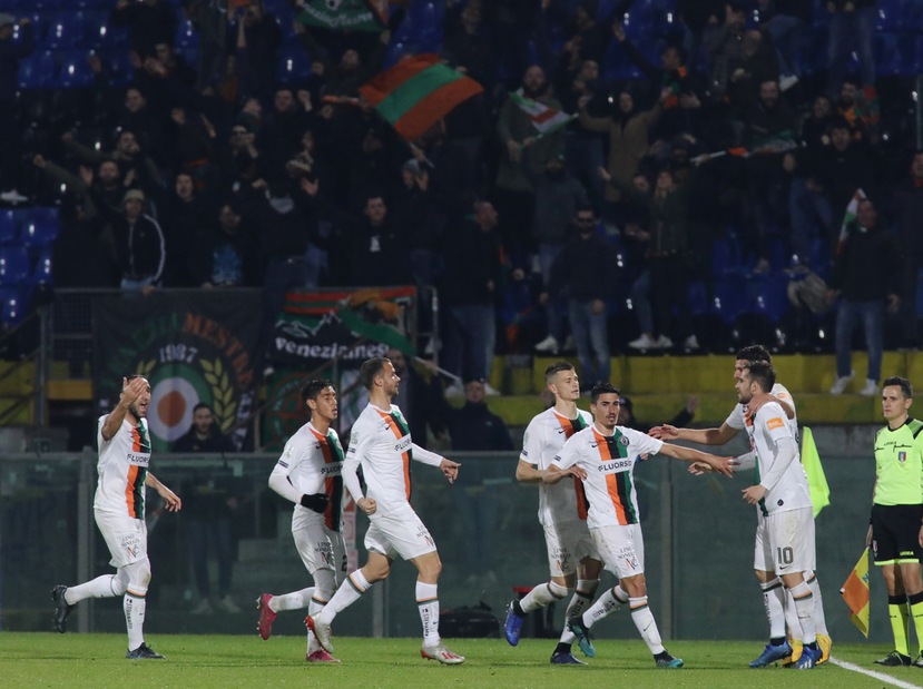 Pisa-Venezia 1-2: Longo firma la rimonta nello scontro salvezza