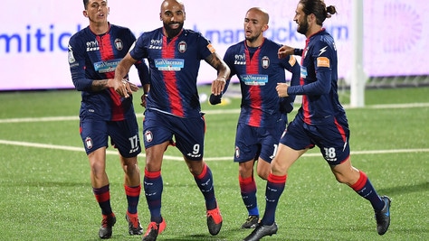 Armenteros-Simy, il Crotone va: 2-1 all'Entella