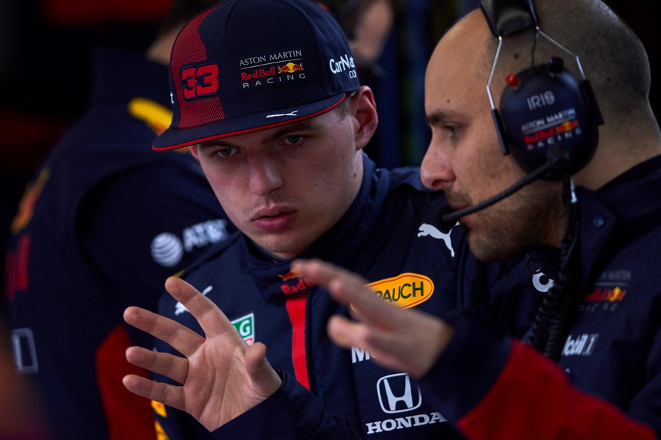 F1, Verstappen: "Non guardiamo in casa Mercedes"