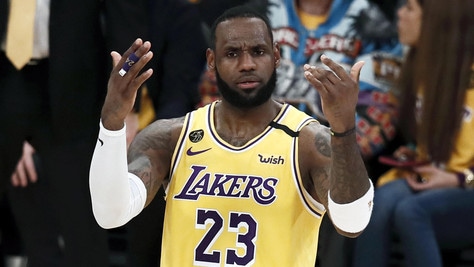 Nba, LeBron James freme: "Spero di tornare presto in campo"