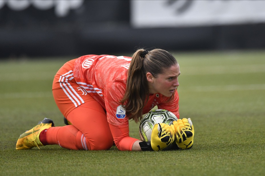 L'Accademia della Crusca conferma: "Sì a portiere e portiera"