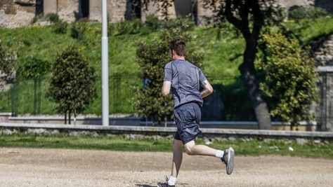Coronavirus, nuova ordinanza: "Si può fare sport soltanto sotto casa"