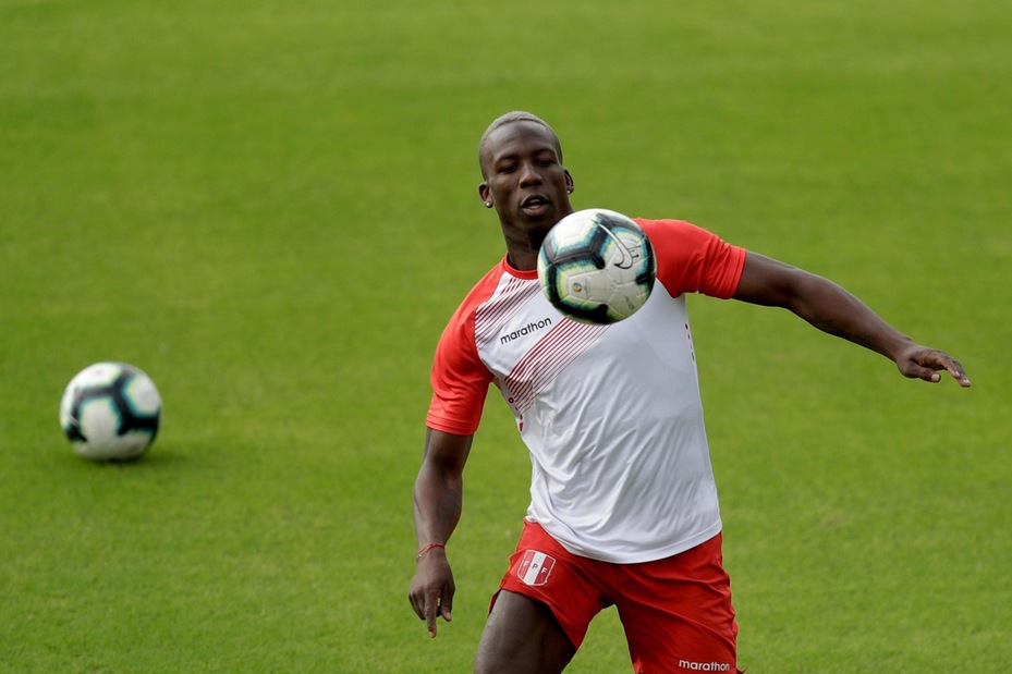 Sampdoria, vicino il terzino peruviano Luis Advincula