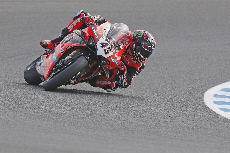 SBK, test Catalogna: Redding "sfida" Rea