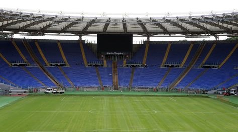 Coronavirus, Burioni: "A meno di miracoli non possiamo immaginare il calcio con il pubblico"