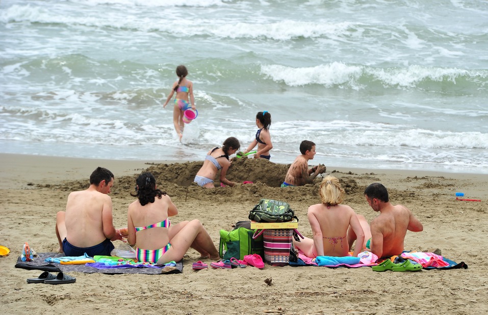 Calabria, lo spot della discordia: "Al Nord ci si ammala, venite da noi"