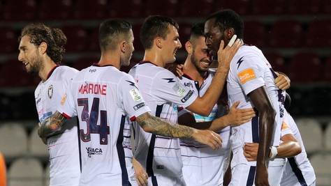 Ciciretti punisce Nesta, show del Crotone. Pari Benevento, retrocede il Livorno