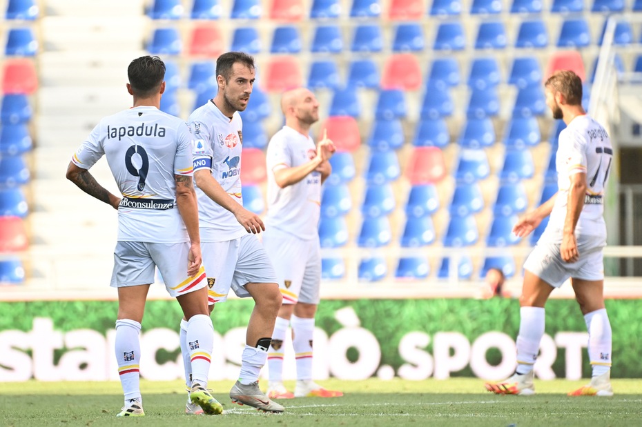 BolognaLecce 32 Barrow beffa Liverani al 93'. Il Genoa resta a +4